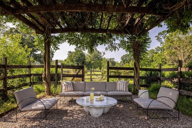 Building Photo - 243 Morton Rd