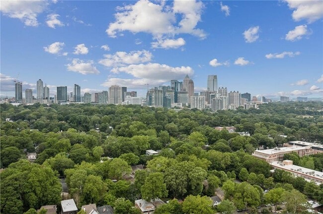 Building Photo - 843 Monroe Dr NE