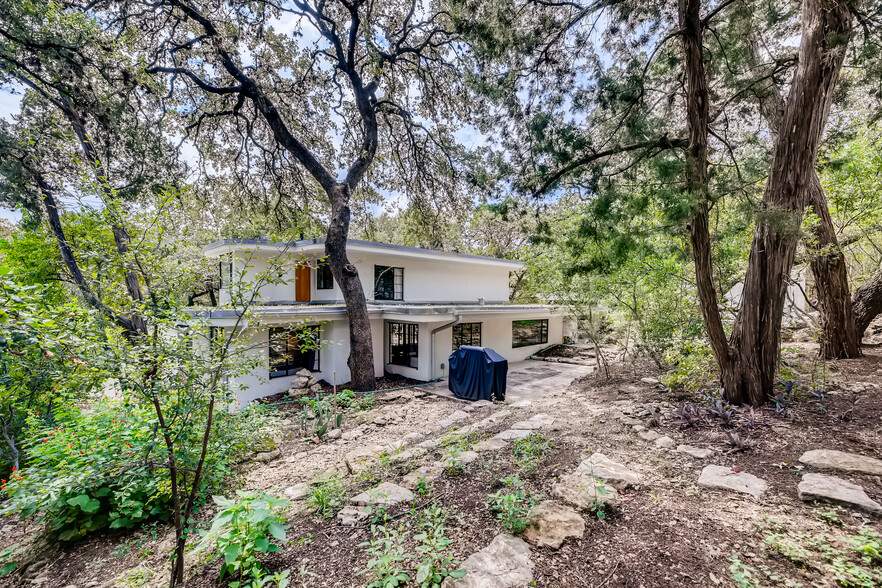 Building Photo - 806 Bouldin Ave