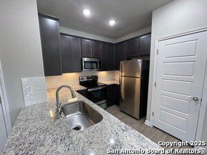 Building Photo - 405 Emma Dr