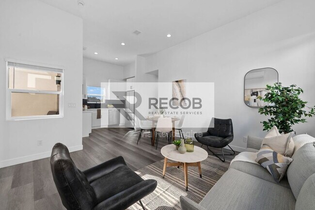 Building Photo - 1638 Elm Ave