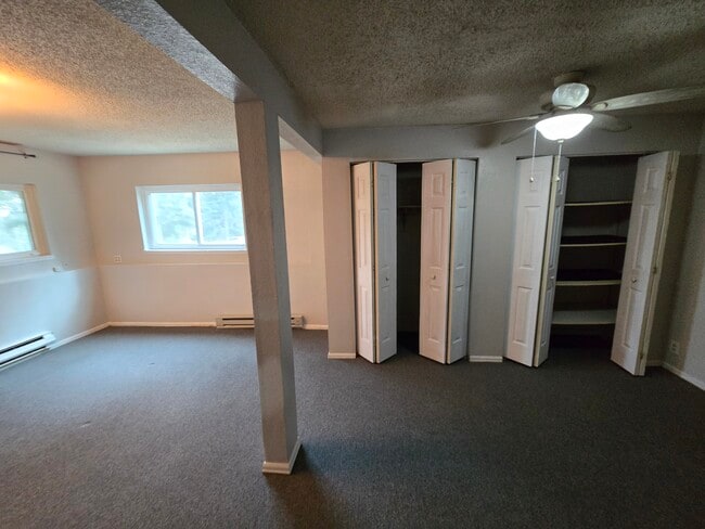 Building Photo - 137 Columbine Rd