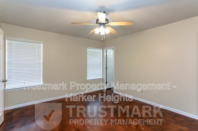 Building Photo - 5022-502205 205 Loop