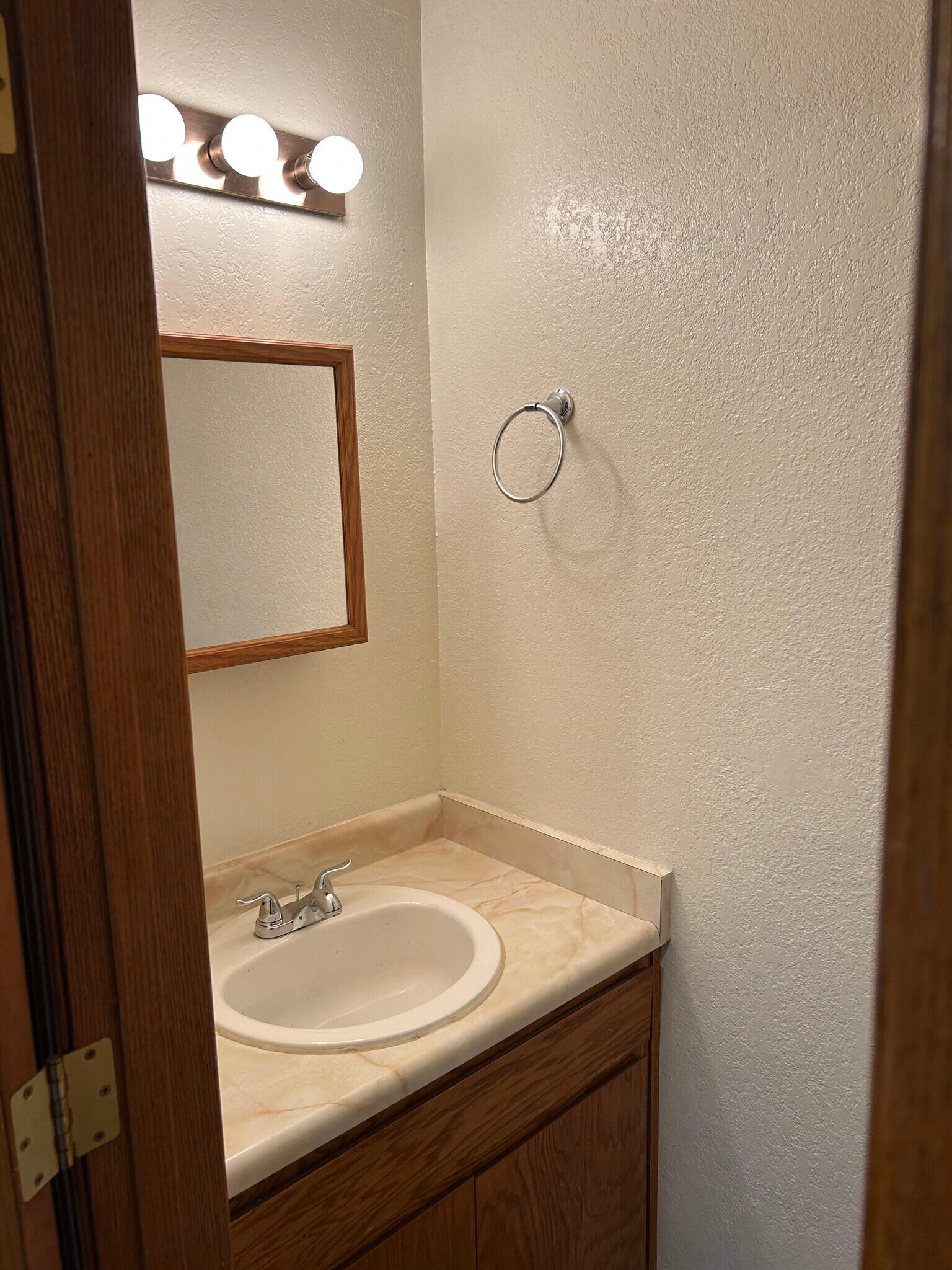 Building Photo - 2480 Wilson Ave