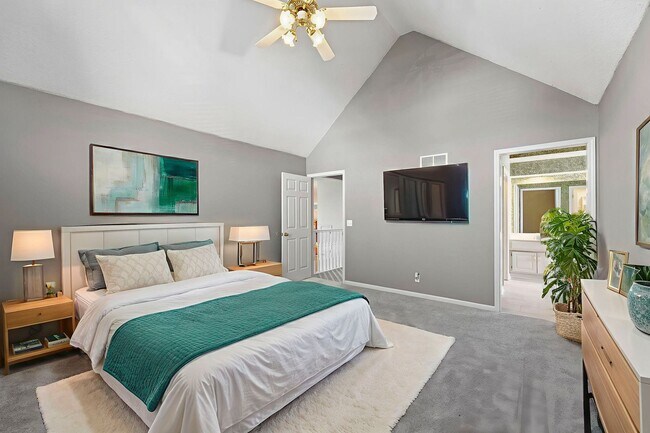 Building Photo - Four Bedroom Home Available in Overland Park