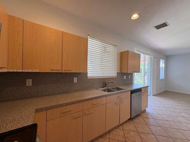 Building Photo - 1064 Golden Cane Dr