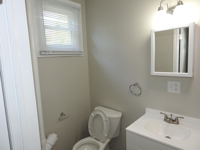 Building Photo - 121 Canal Ave