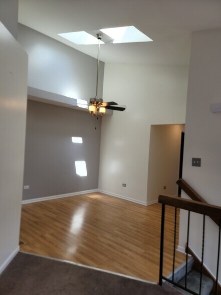 Eating Area - 9224 Windsor Pky