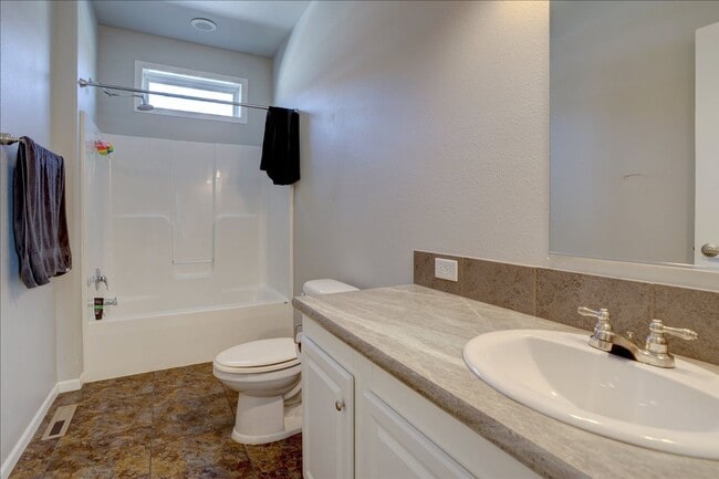 Building Photo - Beautiful 3-Bedroom Home in the Prairie Gr...