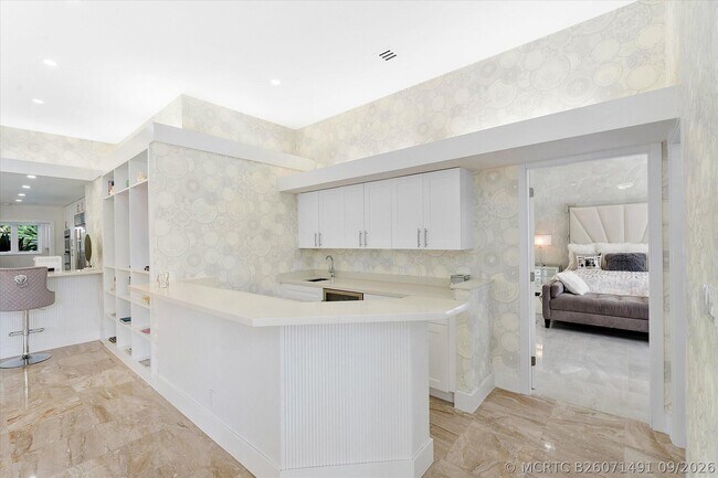 Building Photo - 18 Nurmi Dr