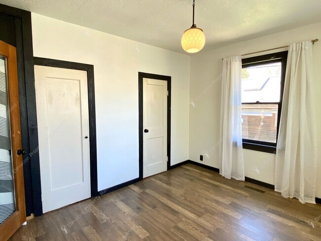 Building Photo - Unfurnished - Charming 3-Bedroom Home in D...