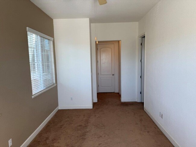 Building Photo - 1 Bedroom 1 Bath 2nd Story In-law Unit Vac...