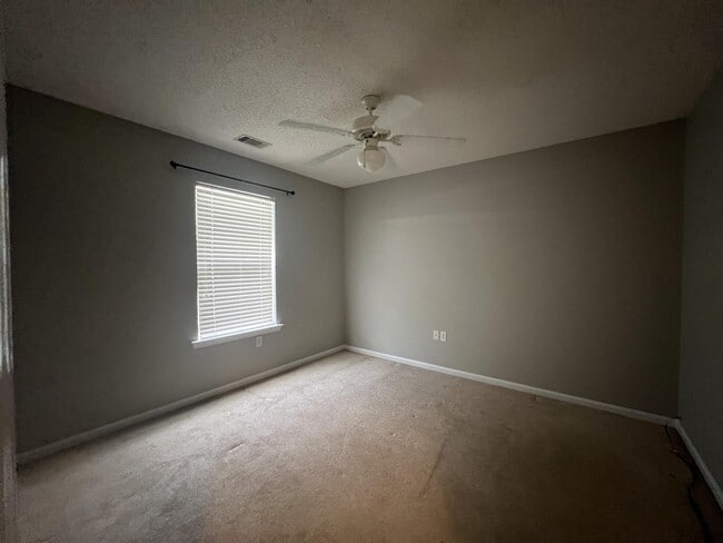 Building Photo - 174 Shady Hill Cir