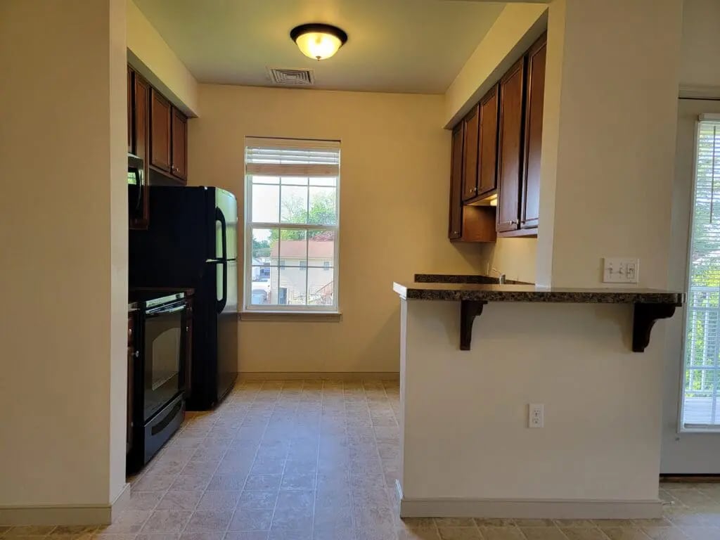 Building Photo - 2028 Shady Oak Dr