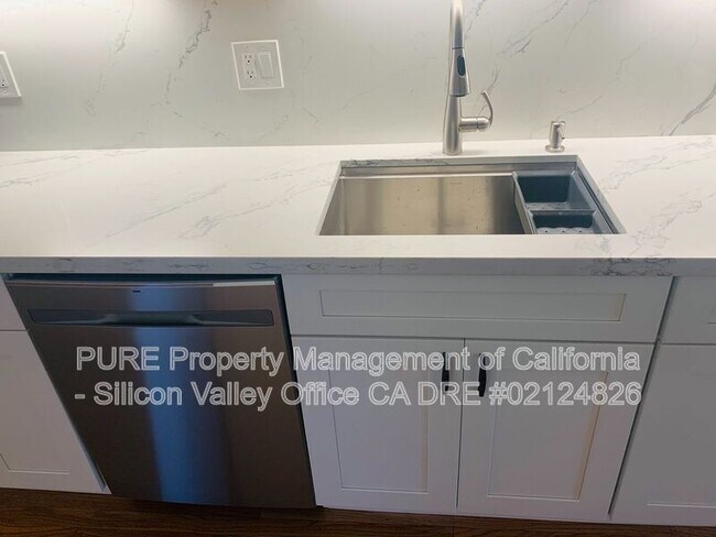 Building Photo - 2315 Eastridge Ave