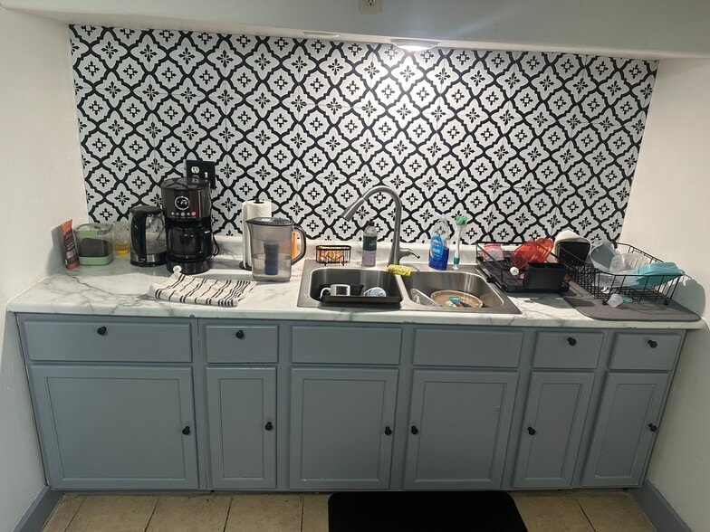 sink area - 623 S 33rd St