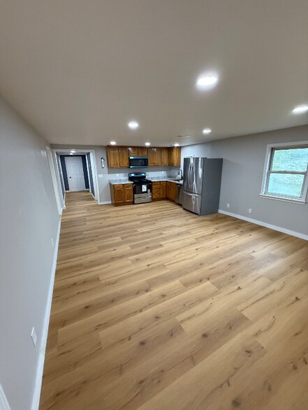 Building Photo - 2139 W Walnut St