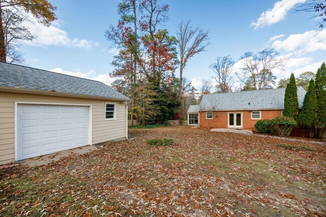 Building Photo - Stratford Hills Brick Ranch
