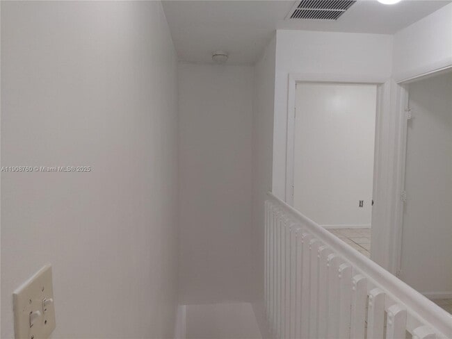 Building Photo - 13950 NE 2nd Ave