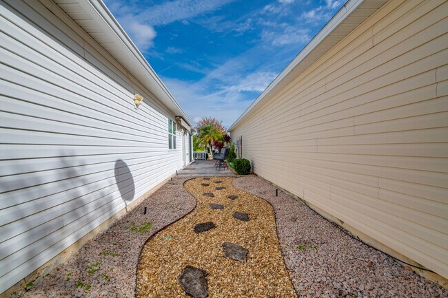 Building Photo - 2242 Braxton St