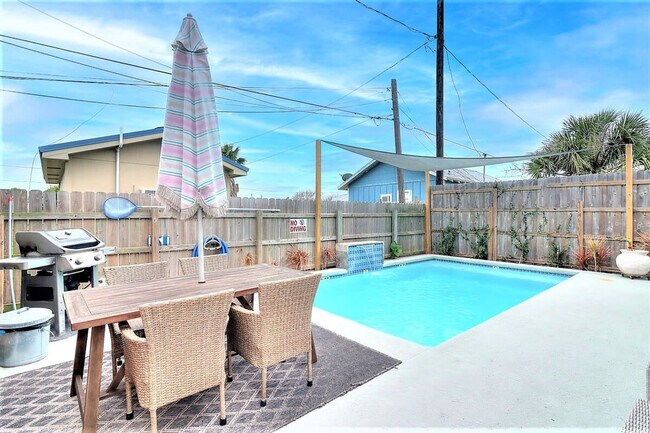 Building Photo - 224 E Oaks Ave