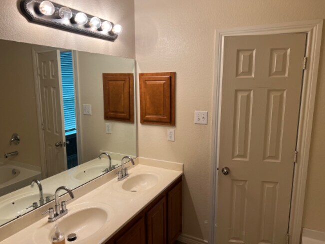 Building Photo - 1738 Summerwood Ln