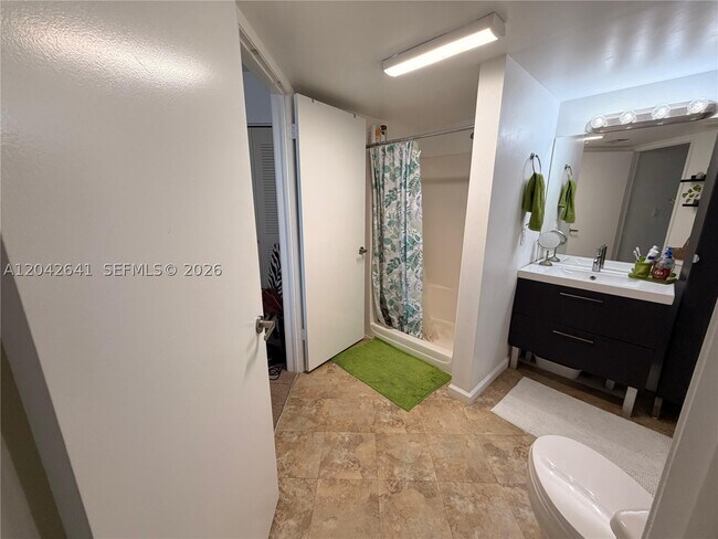 Building Photo - 9731 Fontainebleau Blvd