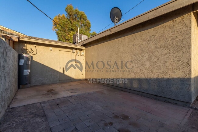 Building Photo - 4624 S 19th Ave