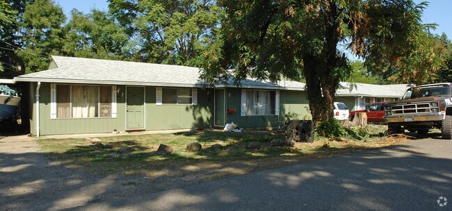 Building Photo - 3012-3016 NE Falk Rd