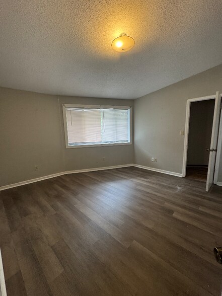 Building Photo - 284 Knoll Dr