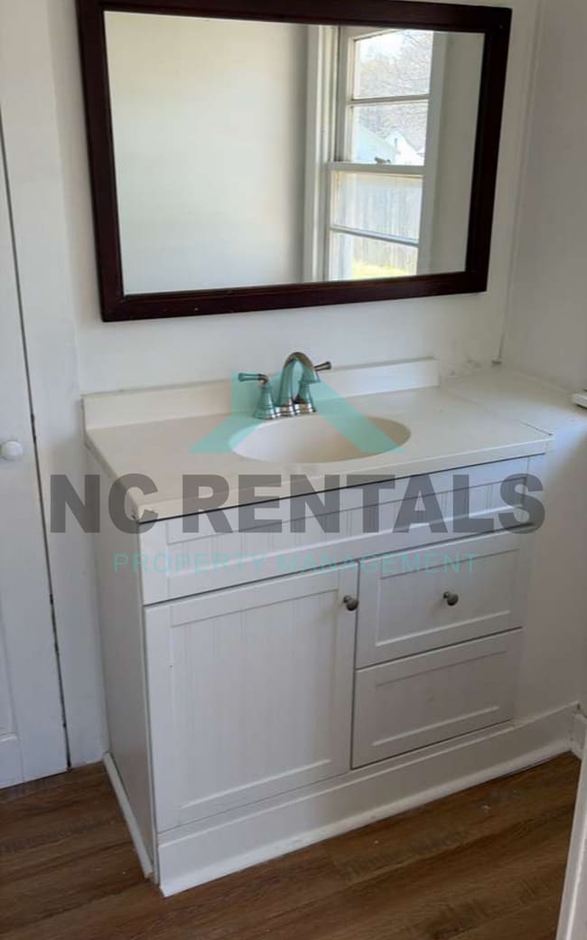 Building Photo - 113 3rd St