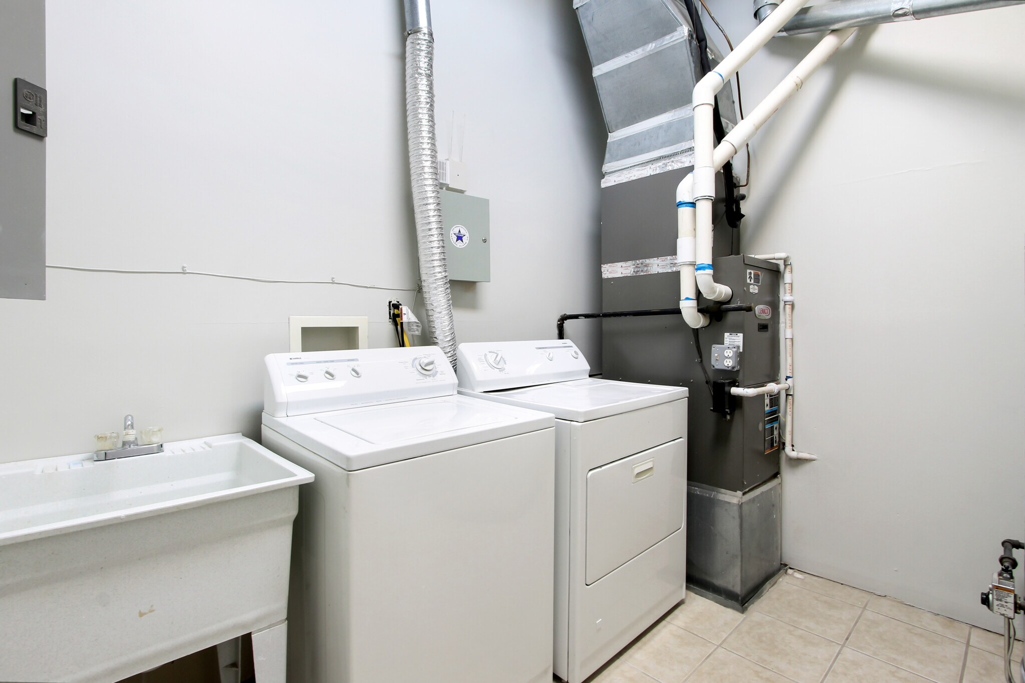 Laundry Room - 836 Park Ave