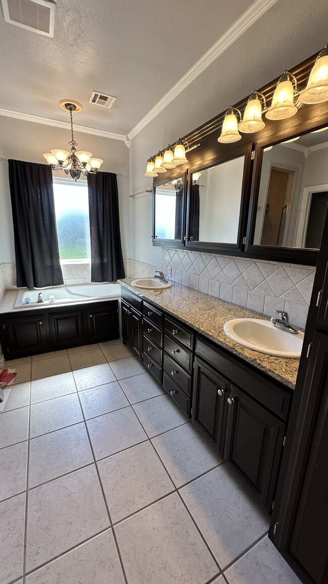 Building Photo - 601 Bear Run