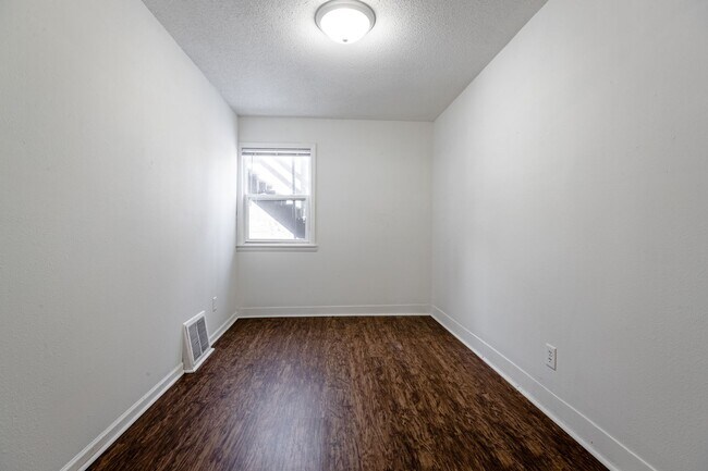 Building Photo - nre317