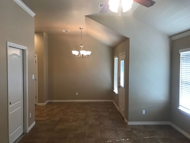 Building Photo - Beautiful 3bed/2bath Duplex near Clear Cre...