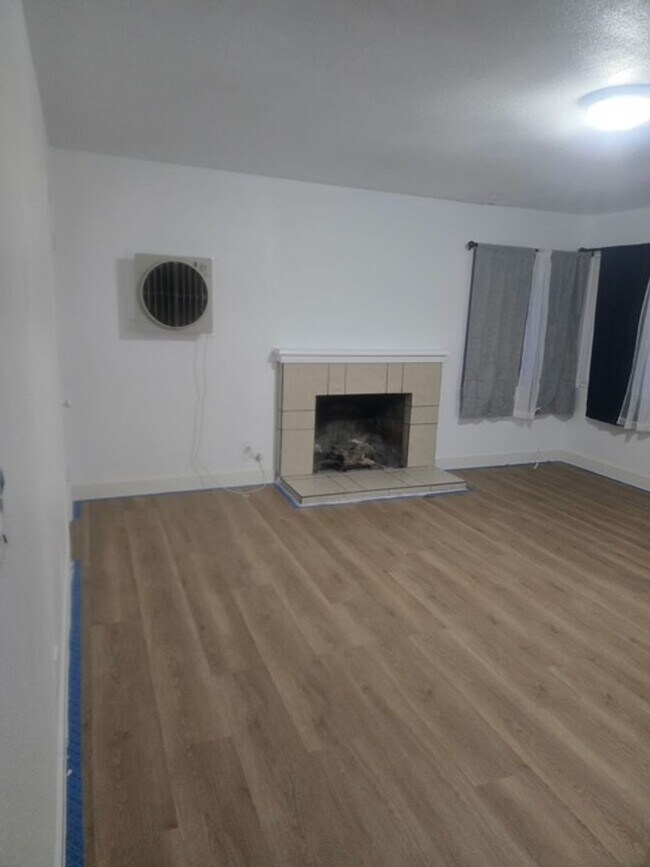 Building Photo - 44258 4th St E
