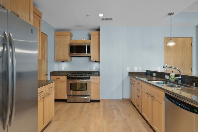 Building Photo - 309 W Washington Ave