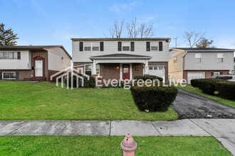 Building Photo - 3411 Quaker Rd