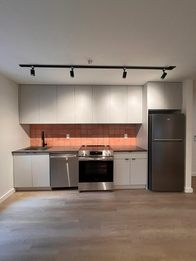 Building Photo - 328 Pacific Ave