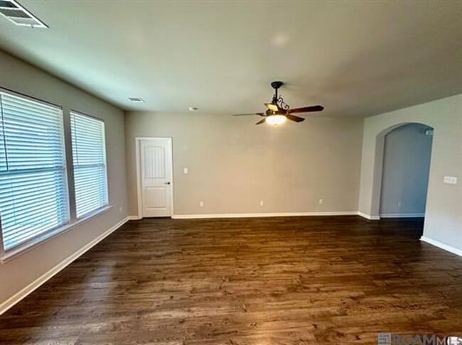 Building Photo - 39356 Legacy Lake Dr