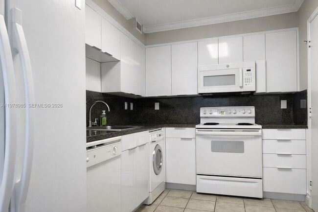 Building Photo - 2501 S Ocean Dr