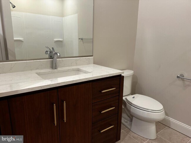 Building Photo - 18 Dundee Mews