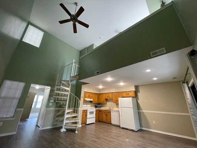 Modern Loft Architecture - 35 Summit Ct