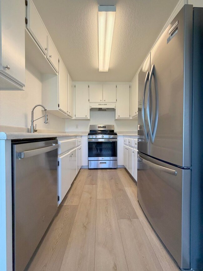 Building Photo - Alhambra Dr