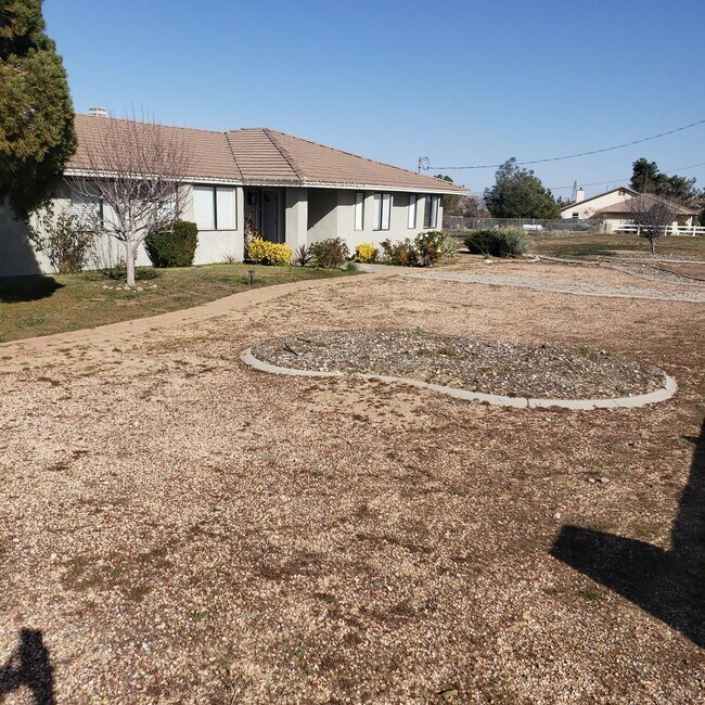 Building Photo - 13980 Mission St