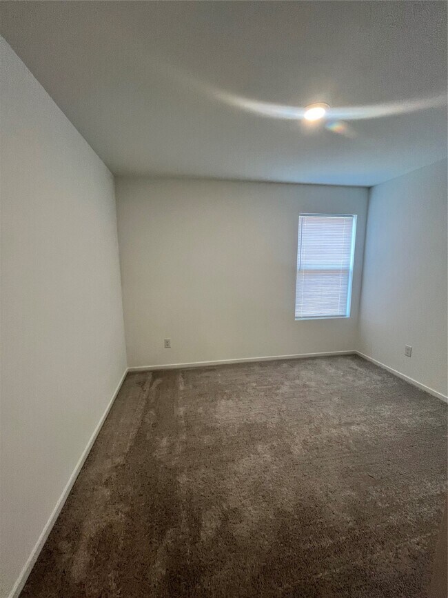 Building Photo - 25431 Birch Hl Dr