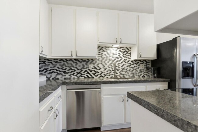 Building Photo - 6542 Ocean Crest Dr