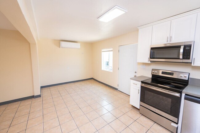 Building Photo - 5448 Encina Dr