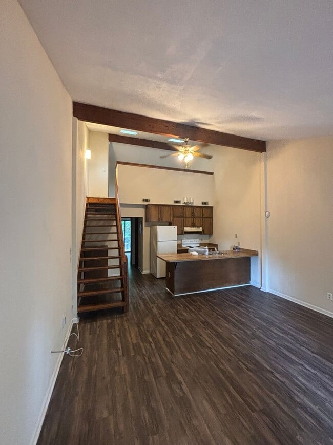 Building Photo - Charming 1 Bedroom 1 Bathroom with a loft!