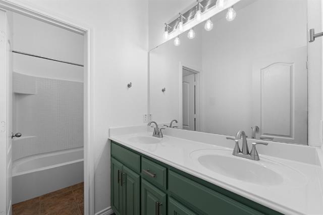 Building Photo - 400 Hidden Lake Ct